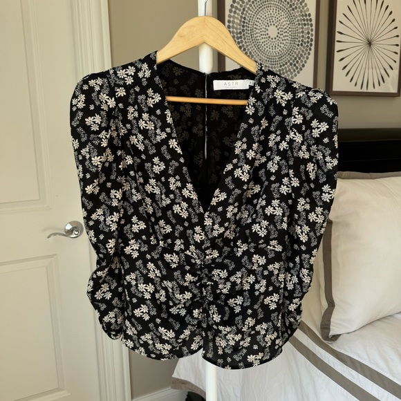 ASTR Ruched Sleeve Ditzy Floral Blouse - Picture 6 of 12